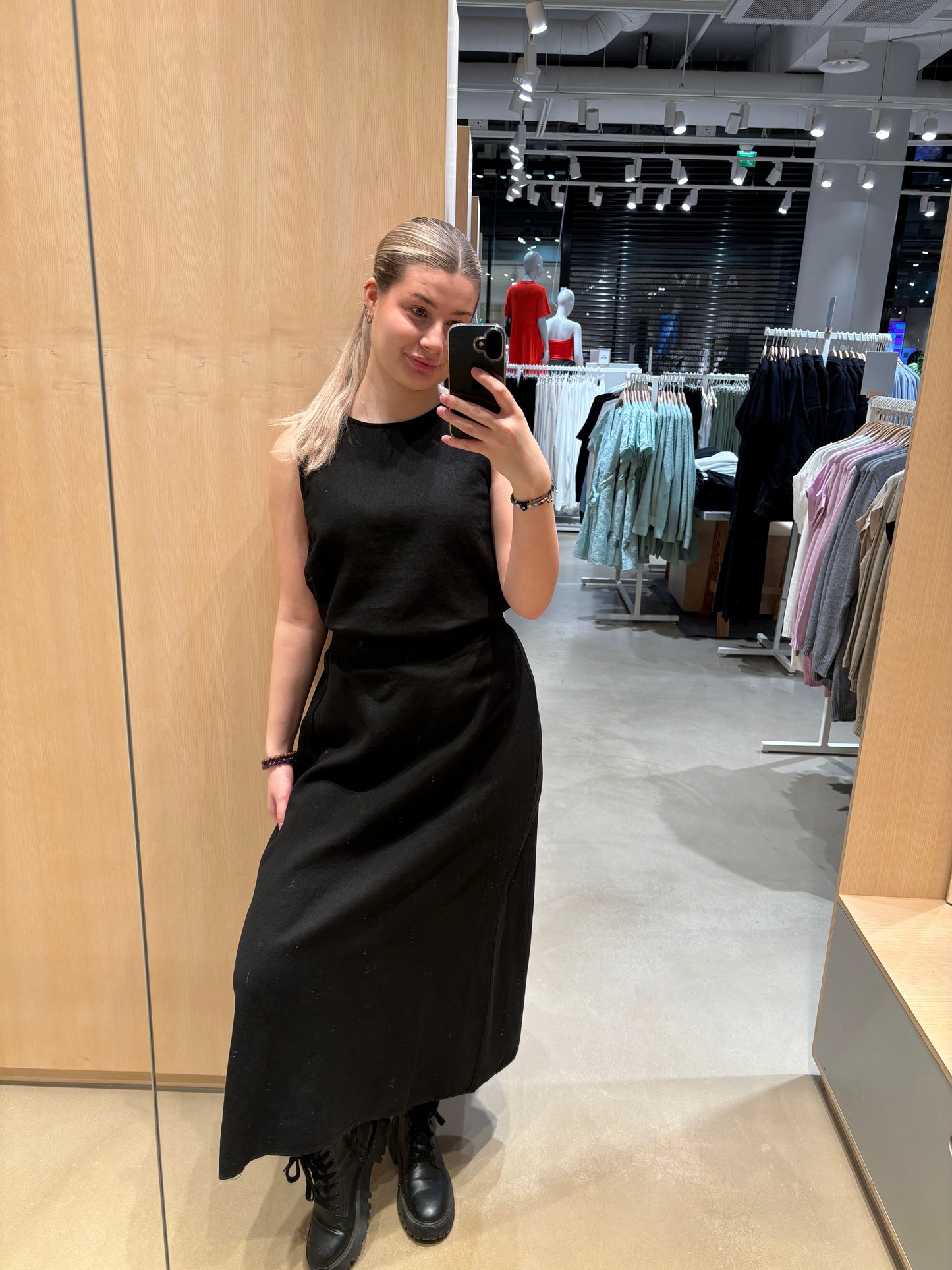 VIJOLANDA Long Skirt - Black