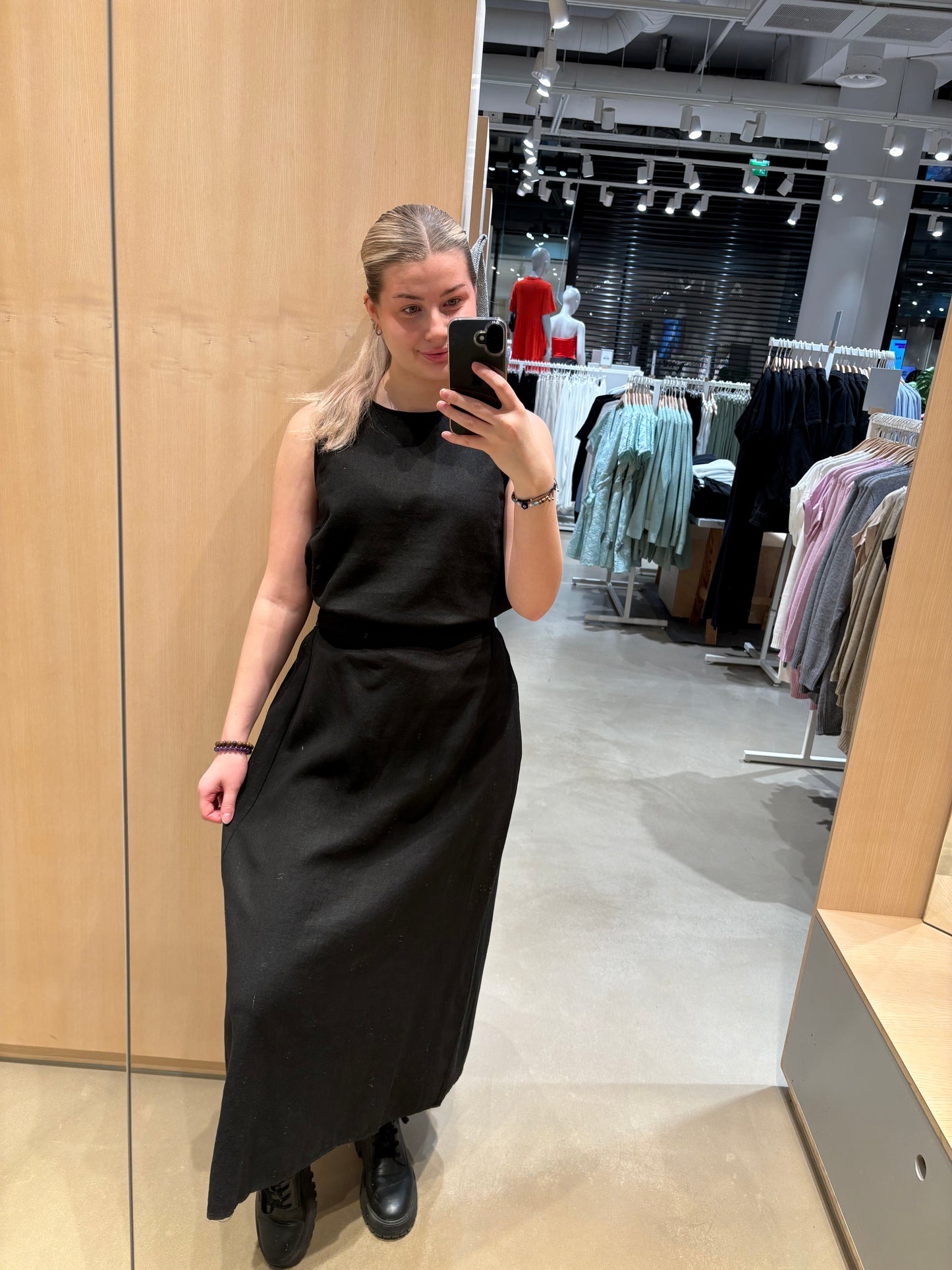 VIJOLANDA Long Skirt - Black