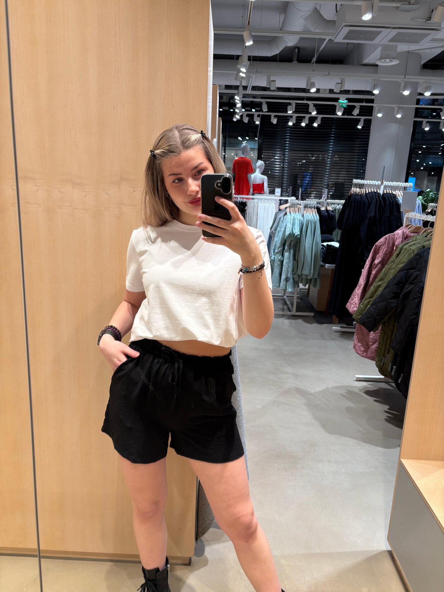 VIJOSA Shorts - Black Beauty