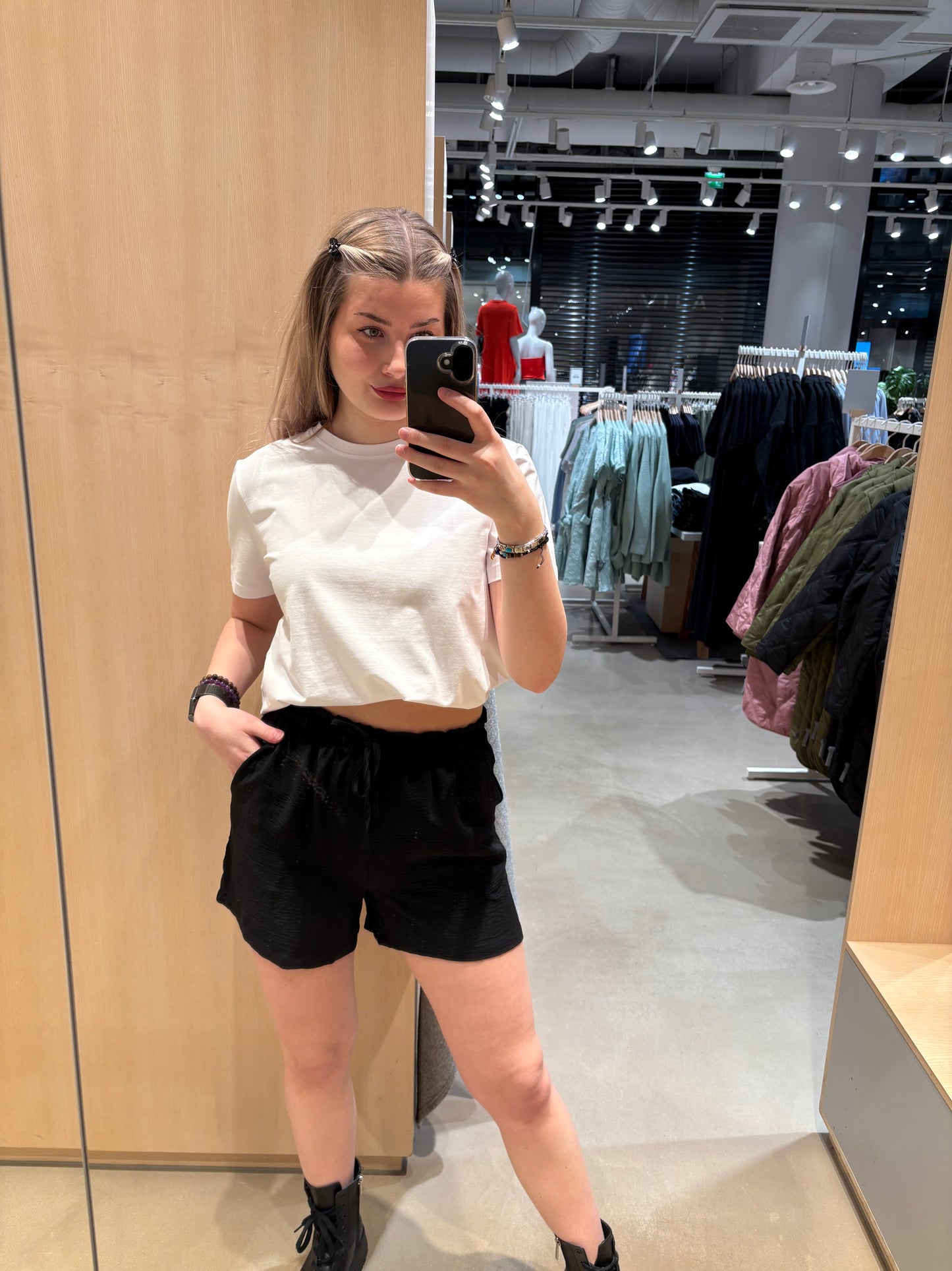 VIJOSA Shorts - Black Beauty