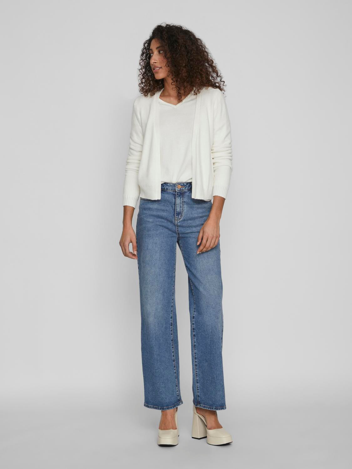 model_shot-front_full