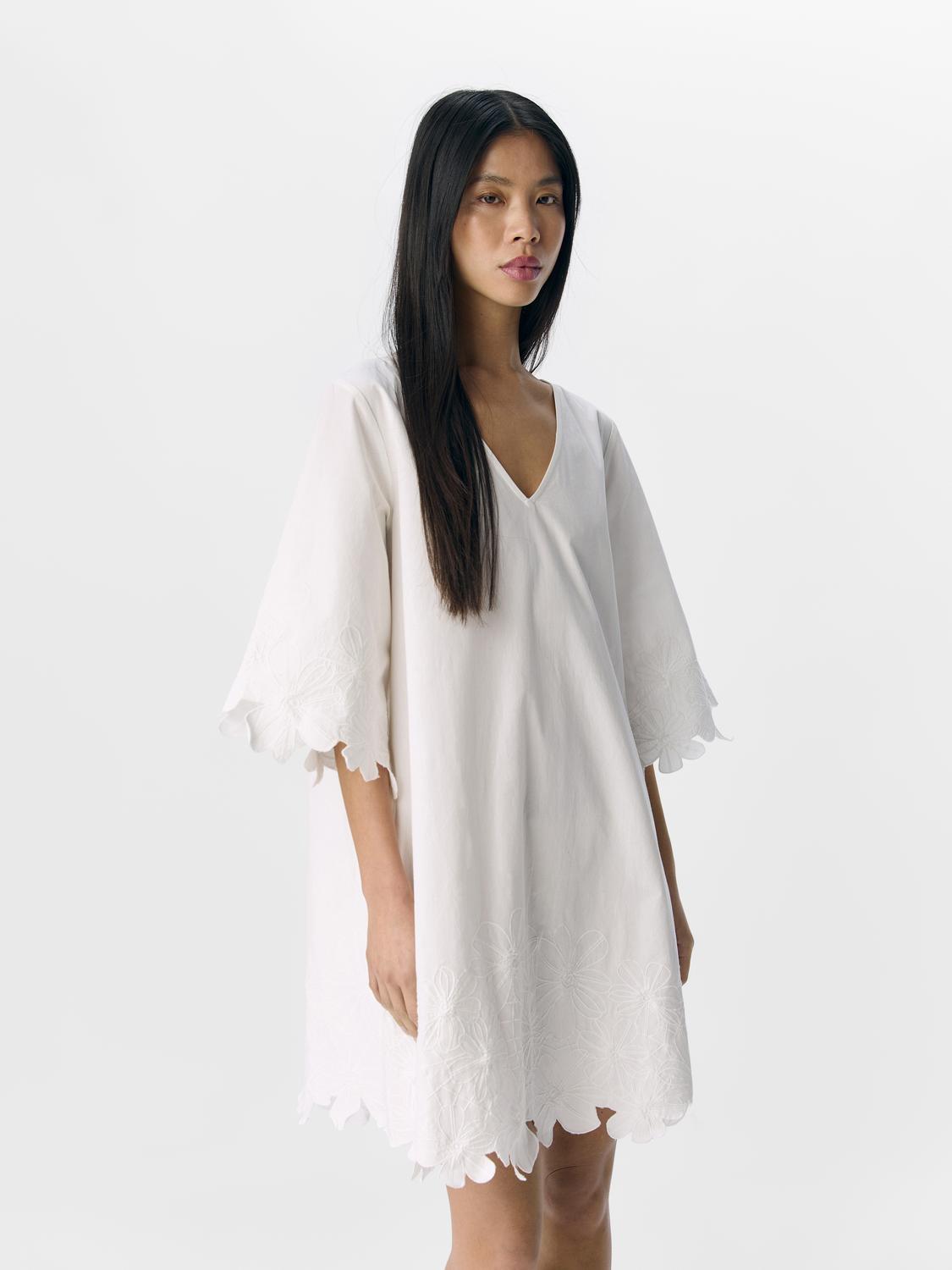 model_shot-front