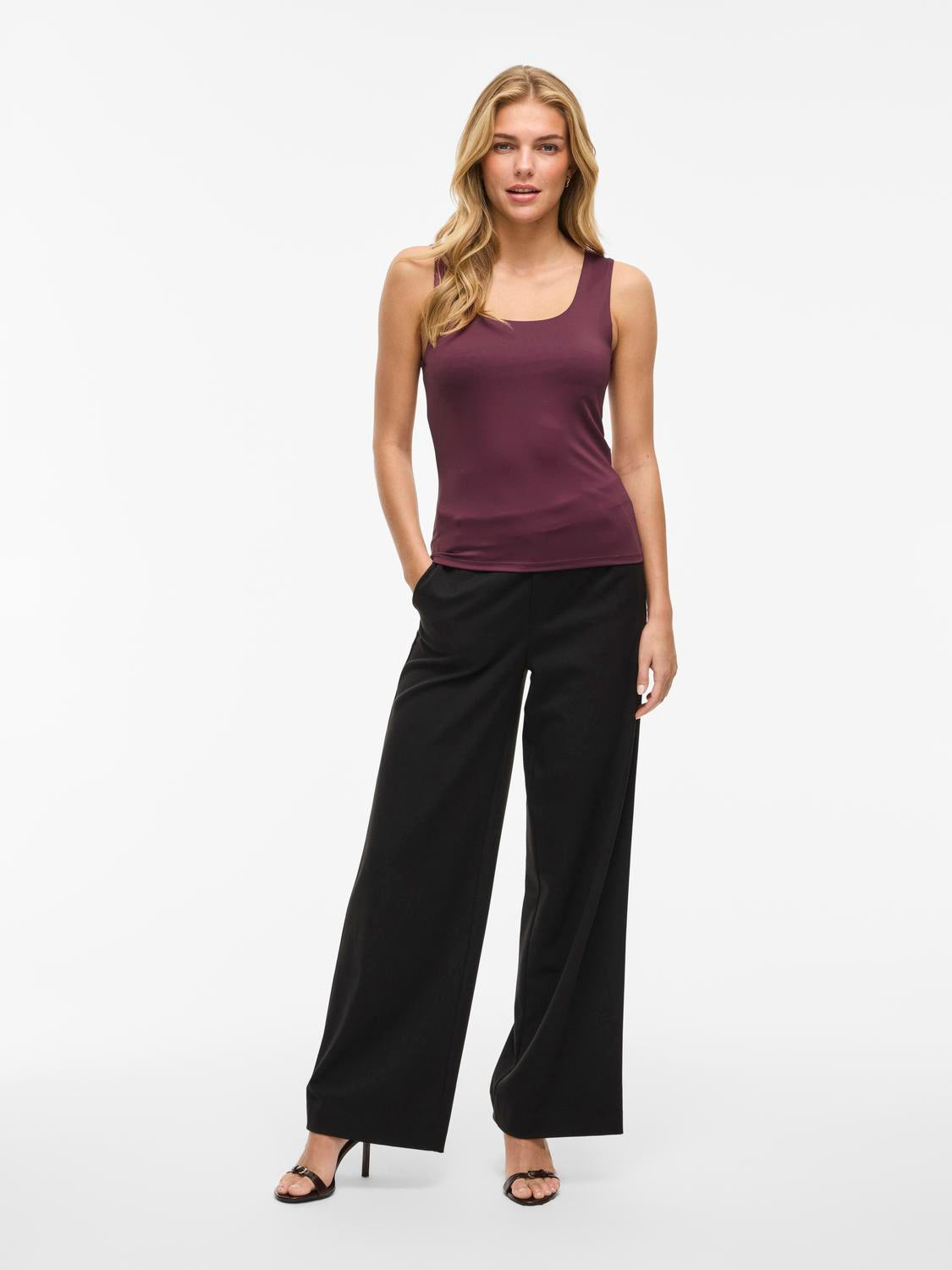 model_shot-front_full