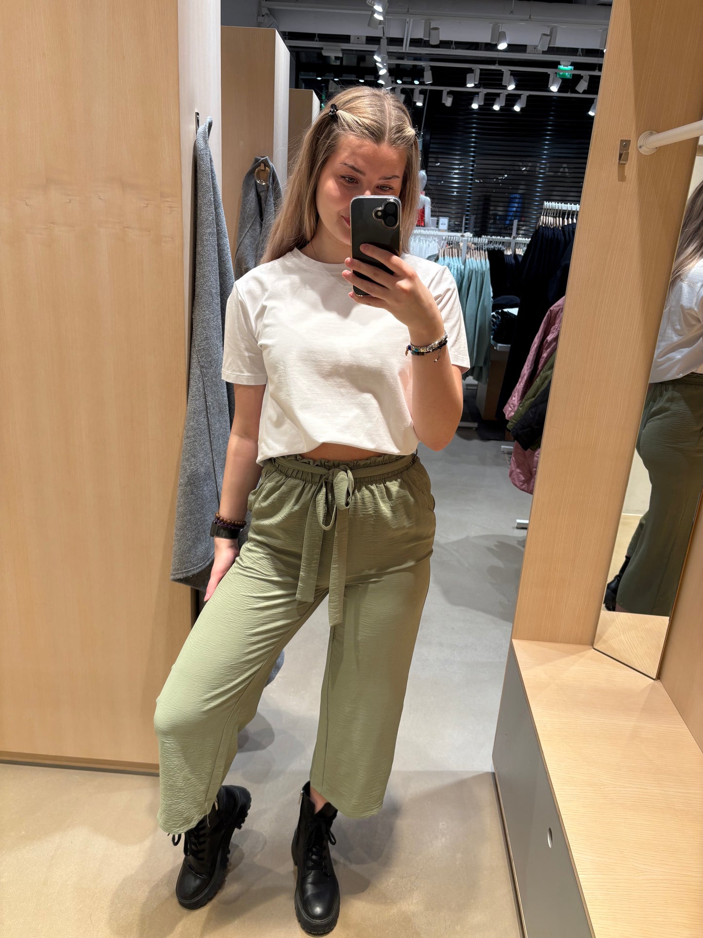 VIJOSA Culotte pants - Oil Green