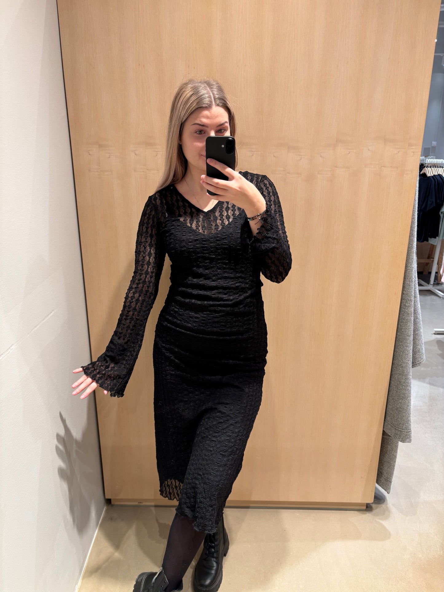 VISELINA Midi Dress - Black