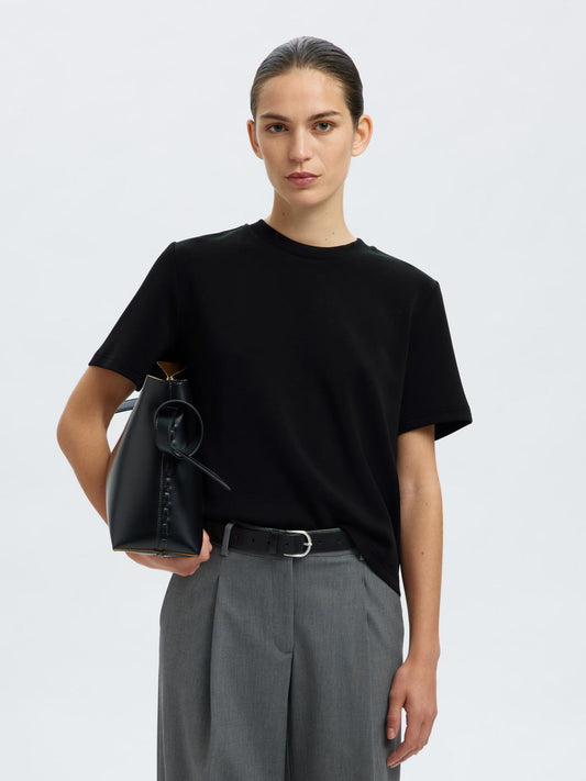 model_shot-front